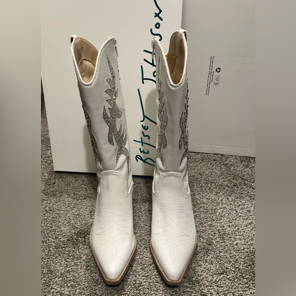 NEW Betsey Johnson SB-Aliza Ivory Western Boots Size 8 Crystal Embellished - Picture 6 of 16
